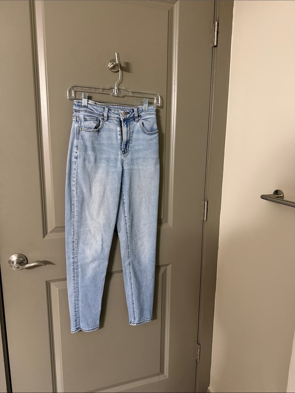 Light Wash High-Rise Women's Jeans